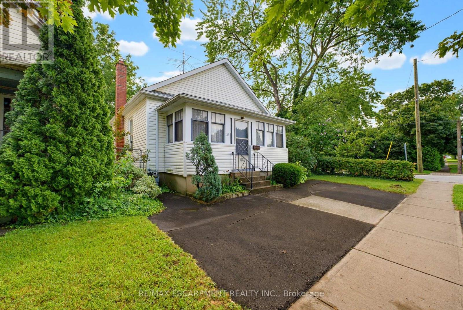 22 Mildred Avenue, St. Catharines, Ontario  L2R 6J1 - Photo 3 - X13700720