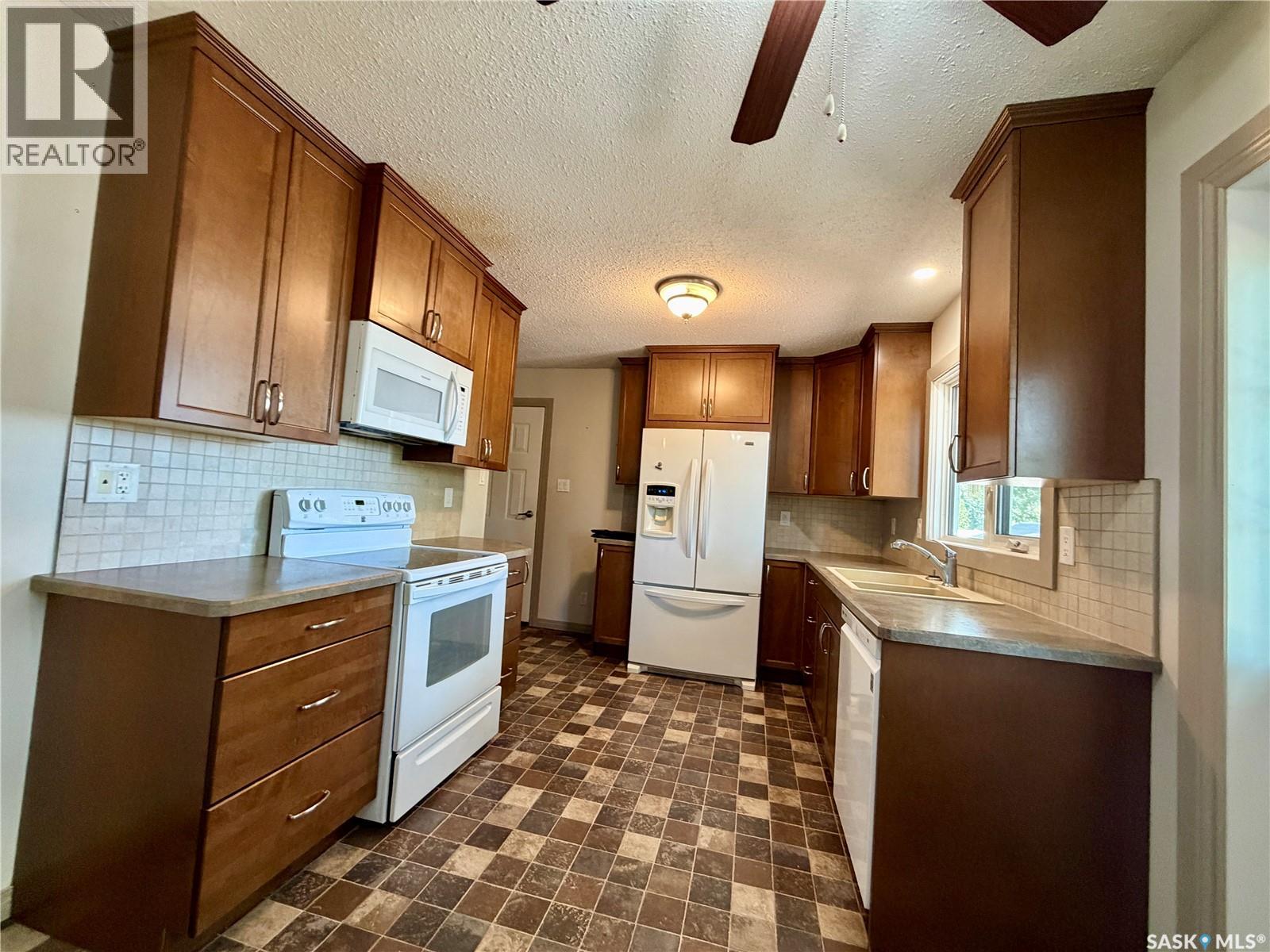 97 Burke Crescent, Swift Current, Saskatchewan  S9H 4E4 - Photo 4 - SK046255