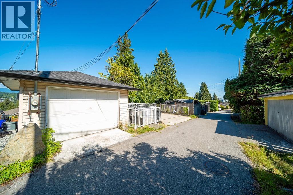 7749 Lee Street, Burnaby, British Columbia V3N 4B9 - Photo 8 - R3157732