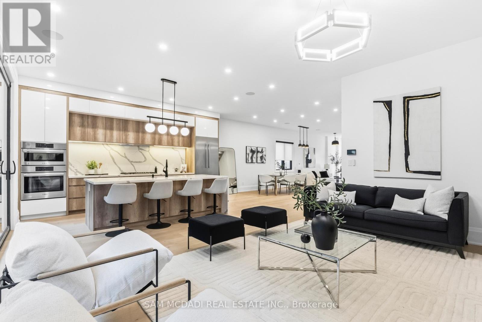 78 South Kingsway, Toronto, Ontario  M6S 3T3 - Photo 13 - W13581174