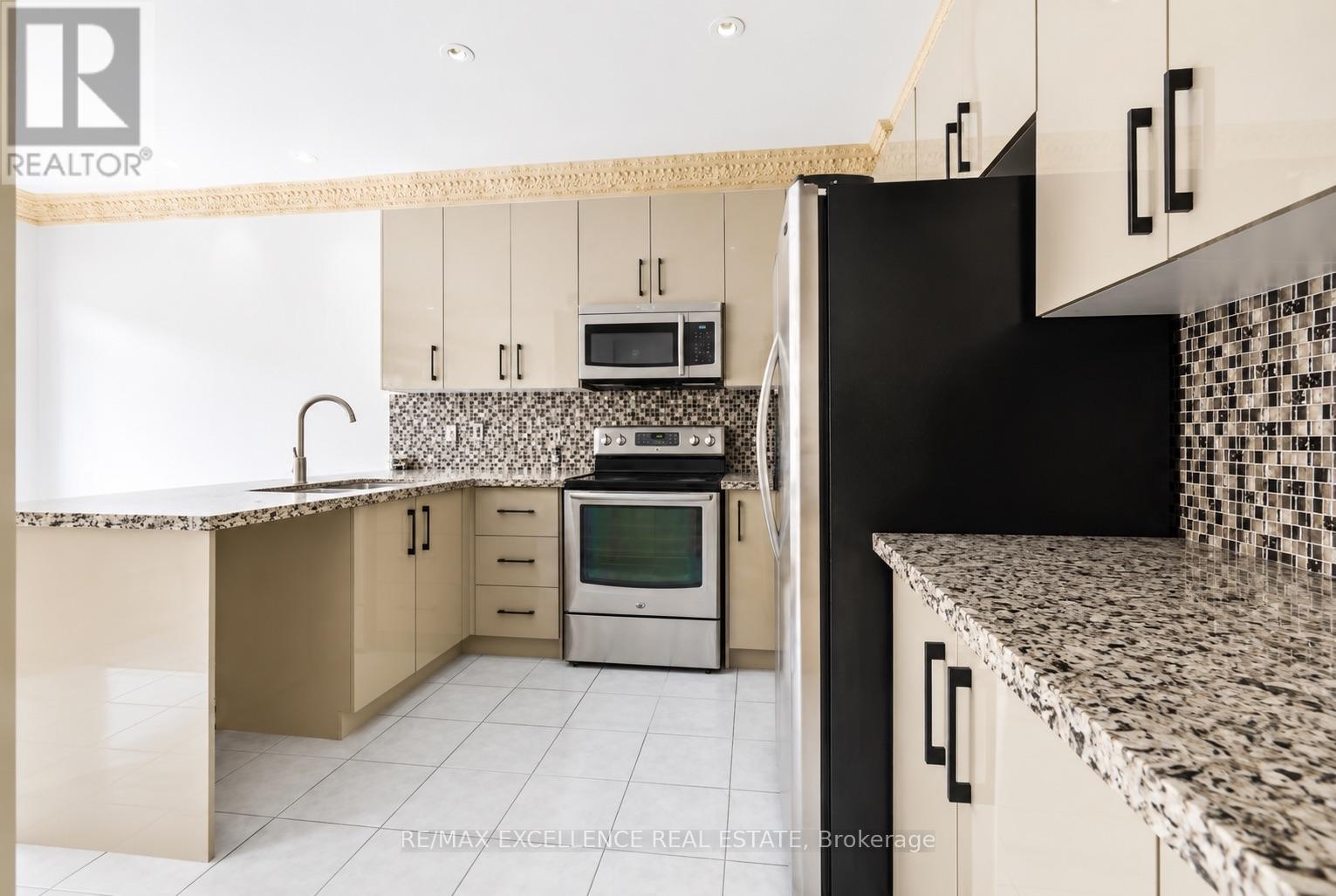 21 Castle Mountain Drive, Brampton, Ontario L6R 2W9 - Photo 12 - W13637424