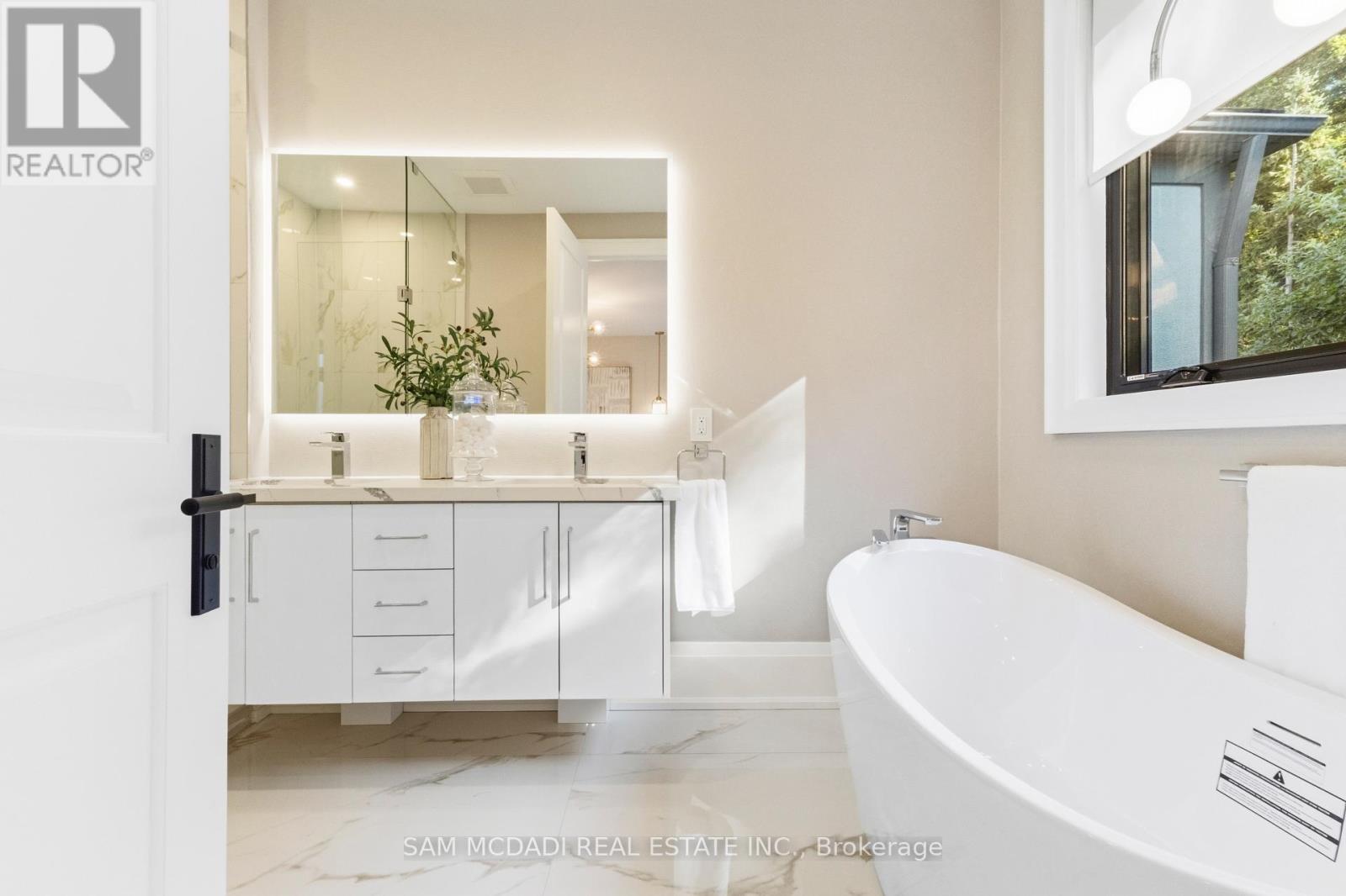 78 South Kingsway, Toronto, Ontario  M6S 3T3 - Photo 19 - W13581174
