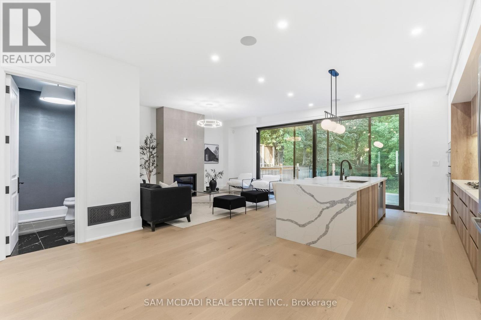 78 South Kingsway, Toronto, Ontario  M6S 3T3 - Photo 7 - W13581174