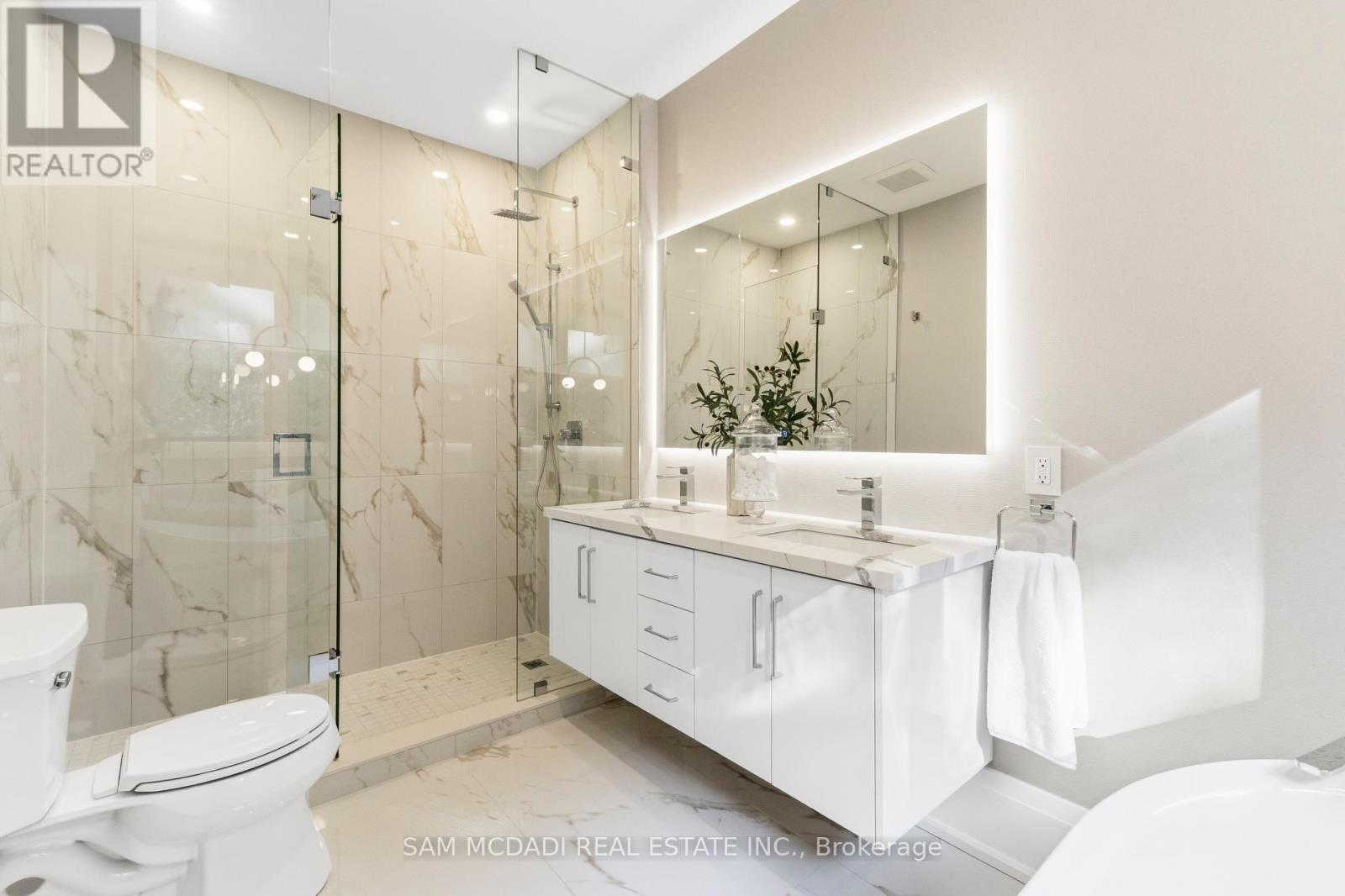 78 South Kingsway, Toronto, Ontario  M6S 3T3 - Photo 21 - W13581174