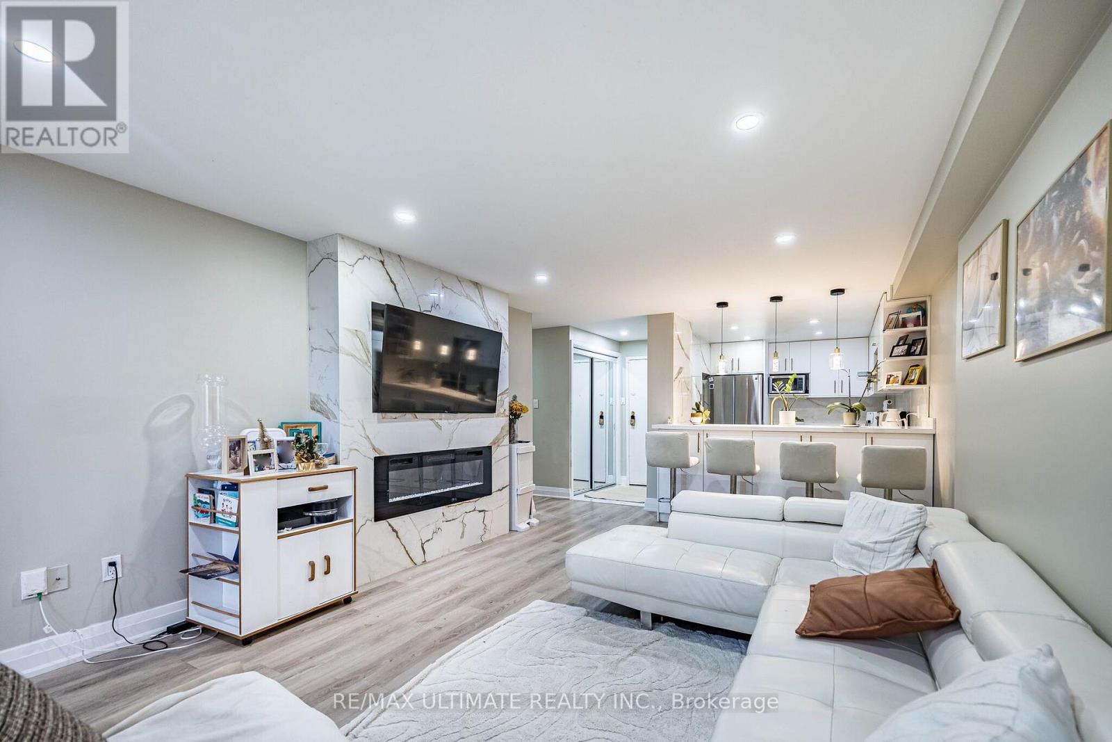208 - 238 ALBION ROAD, Toronto, Ontario