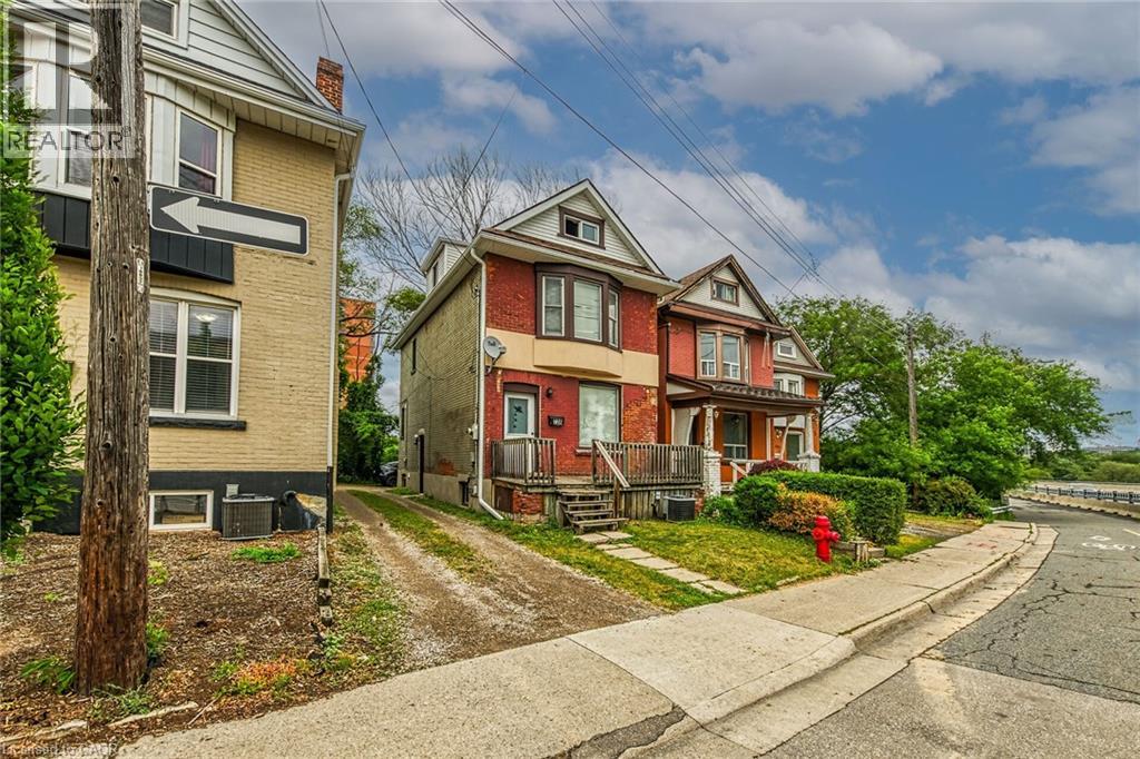 738 KING Street W, Hamilton, Ontario