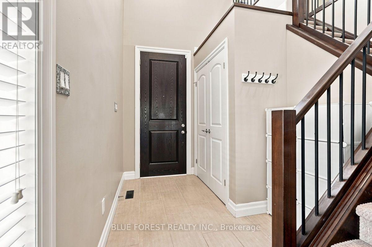 1832 Cherrywood Trail, London North, Ontario  N6H 0E2 - Photo 4 - X13700896