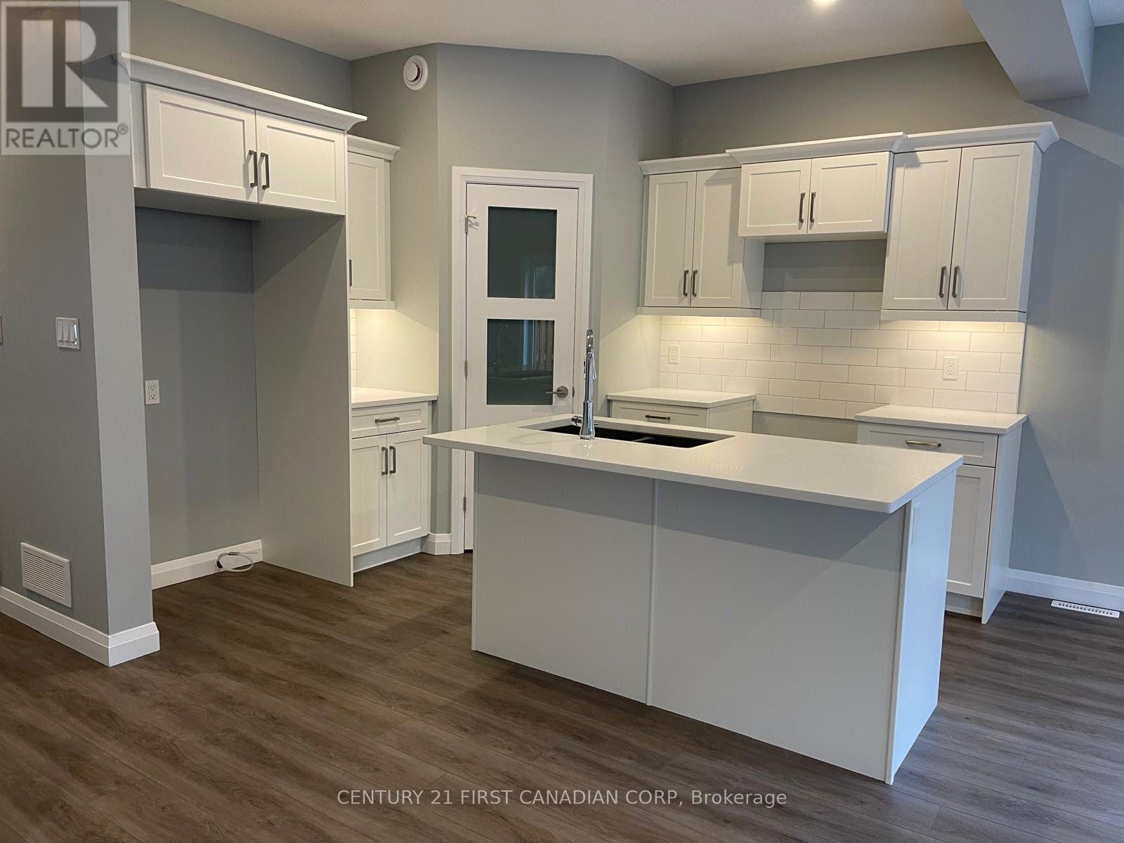 43 - 1 Miller Drive, Lucan Biddulph, Ontario  N0M 2J0 - Photo 3 - X13700940