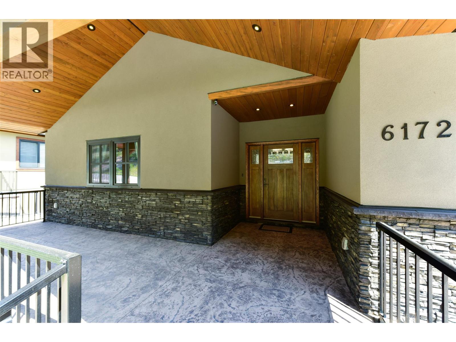 6172 Seymoure Avenue, Peachland, British Columbia  V0H 1X4 - Photo 3 - 10378765