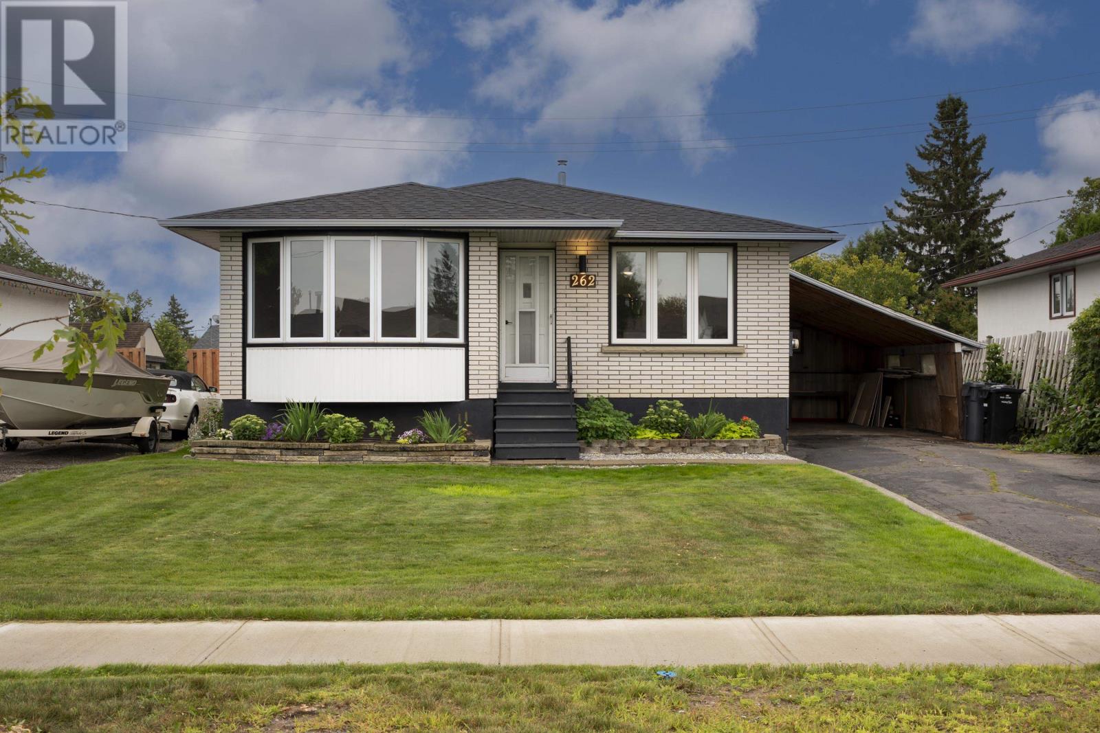 262 Sheridan Cres, Thunder Bay, Ontario  P7C 5M4 - Photo 1 - TB2602461