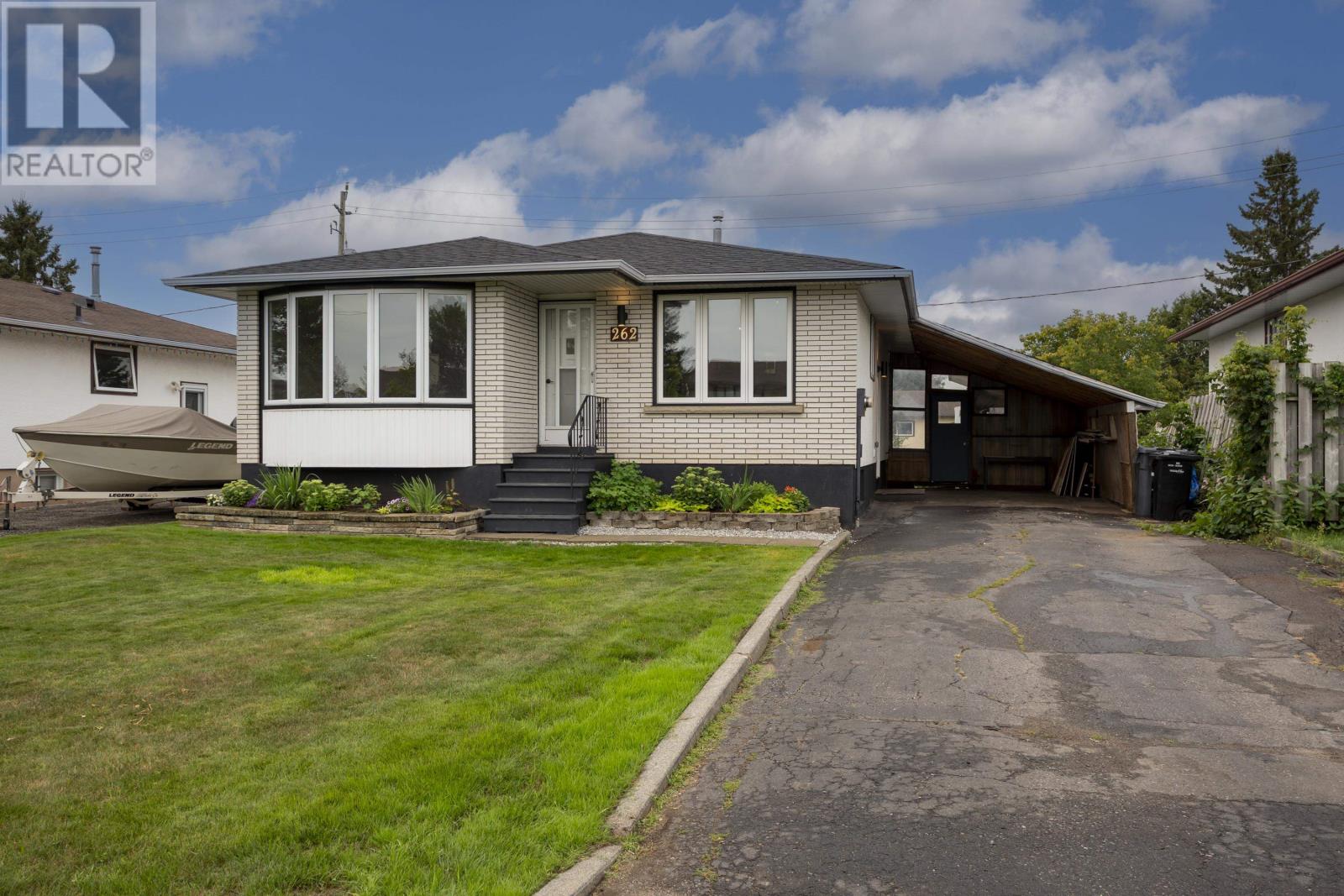 262 Sheridan Cres, Thunder Bay, Ontario  P7C 5M4 - Photo 2 - TB2602461