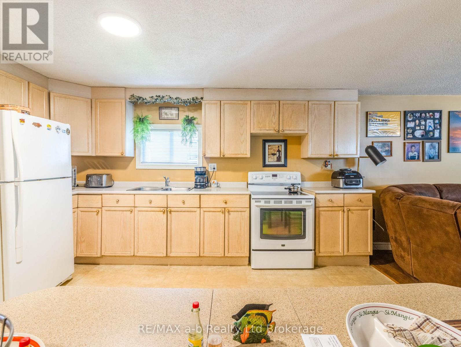 596101 Highway 59     18 Tropicana Crescent, East Zorra-Tavistock, Ontario  N4S 7W1 - Photo 7 - X13700972