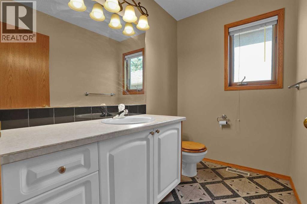 62 West Mitford Crescent, Cochrane, Alberta  T4C 1L2 - Photo 31 - A2338724