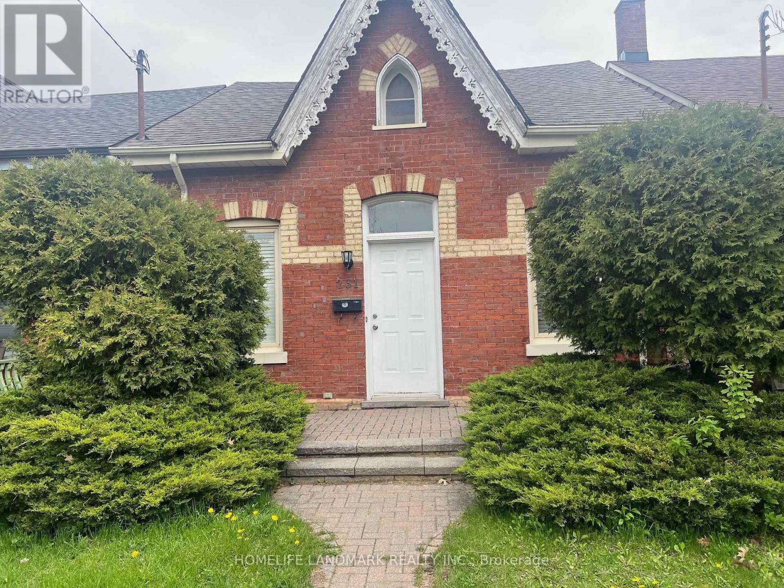 231 CLINTON STREET, Toronto, Ontario
