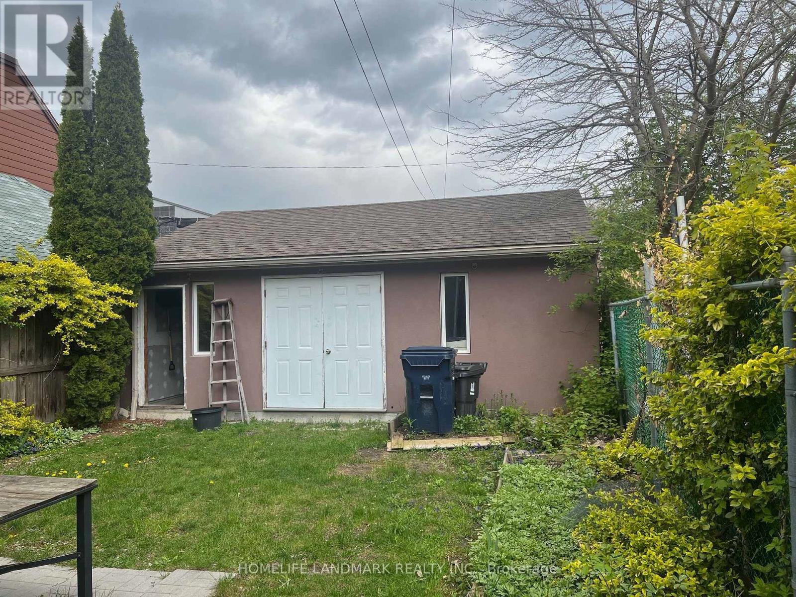 231 Clinton Street, Toronto, Ontario  M6G 2Y4 - Photo 2 - C13700808