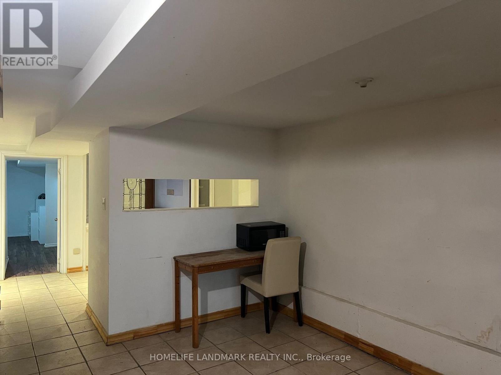 231 Clinton Street, Toronto, Ontario  M6G 2Y4 - Photo 4 - C13700808