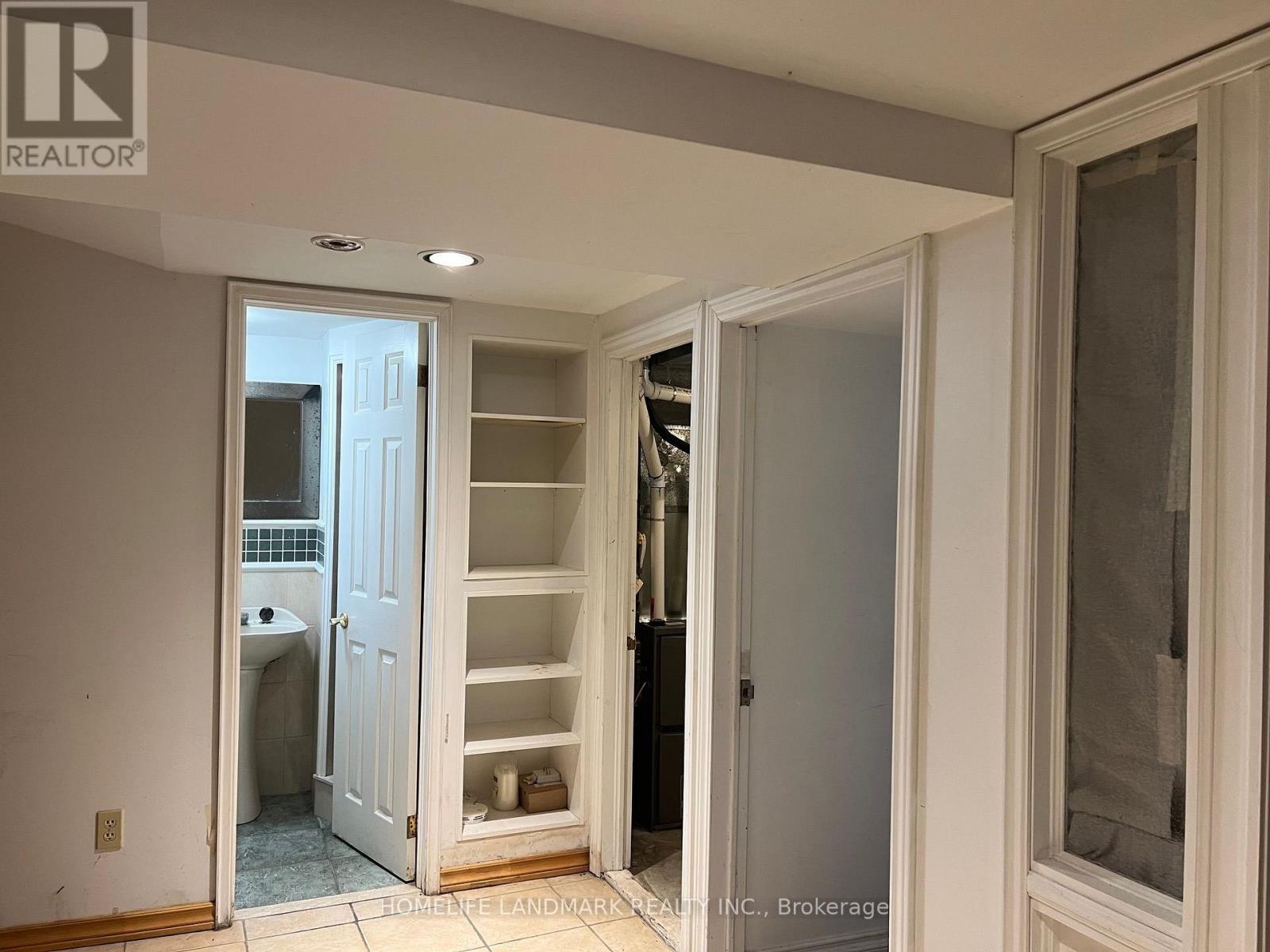 231 Clinton Street, Toronto, Ontario  M6G 2Y4 - Photo 9 - C13700808