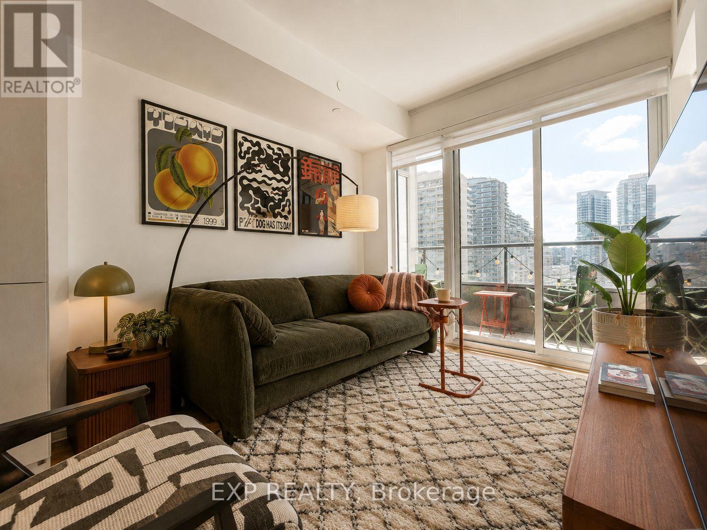 811 - 19 WESTERN BATTERY ROAD, Toronto, Ontario
