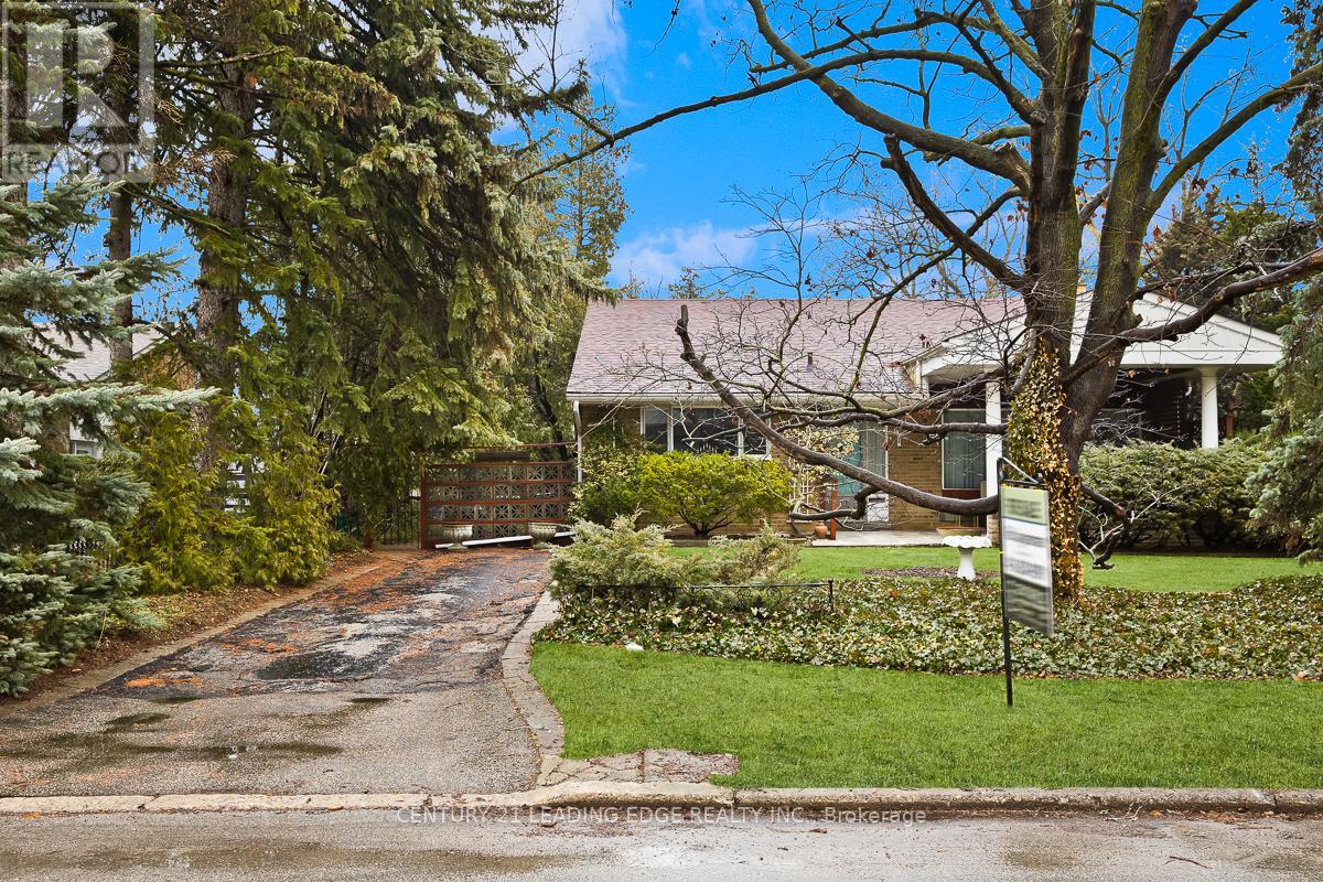 <div class="slider-price">$1,488,000</div><p>1 Bradgate Road, Toronto, Ontario</p>
