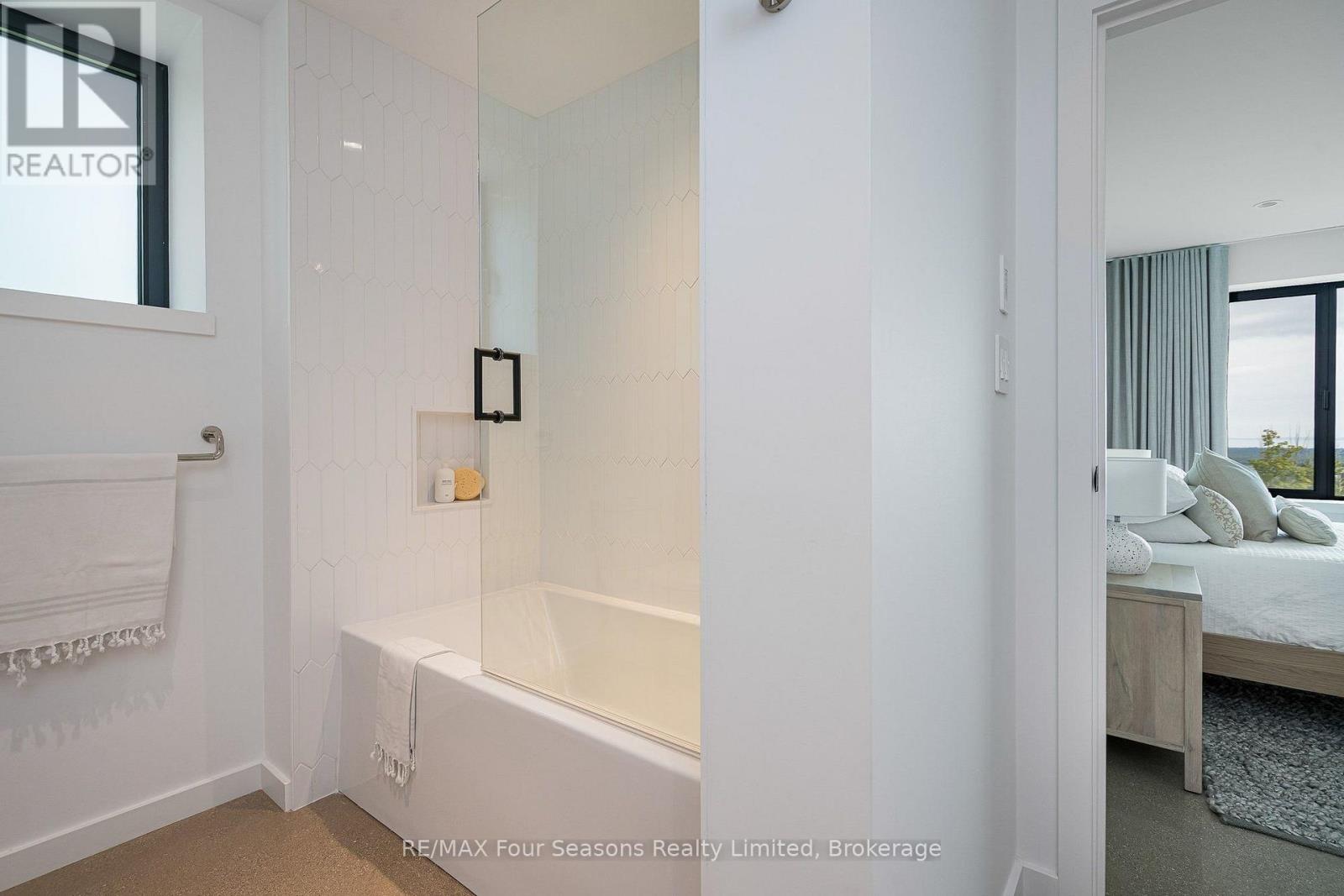 58 Sydenham Trail W, Clearview, Ontario  L0M 1H0 - Photo 43 - S13700916