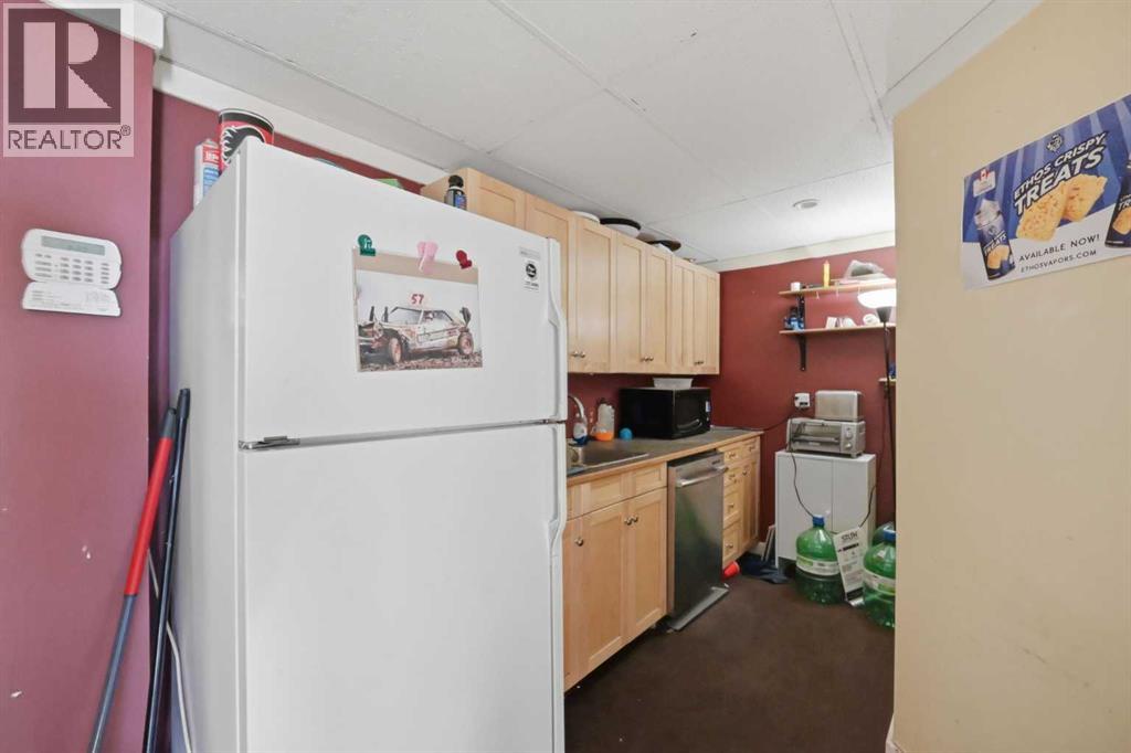 812 Edmonton Trail NE, Calgary, Alberta  T2E 3J6 - Photo 6 - A2339247
