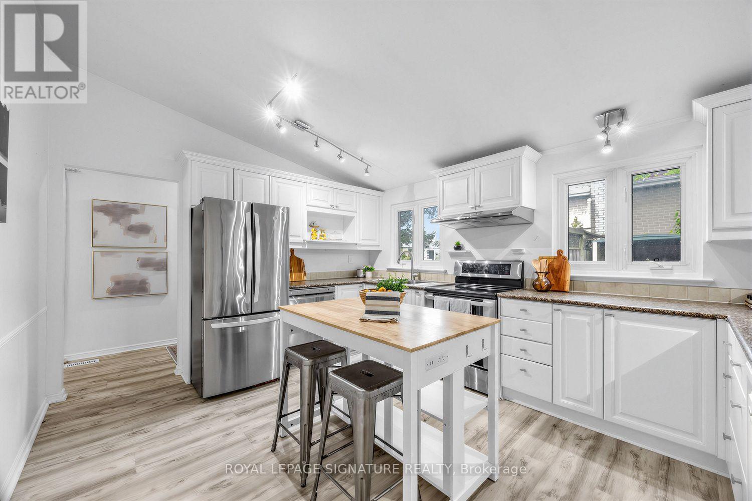 821 Krosno Boulevard, Pickering, Ontario  L1W 1G7 - Photo 11 - E13700828