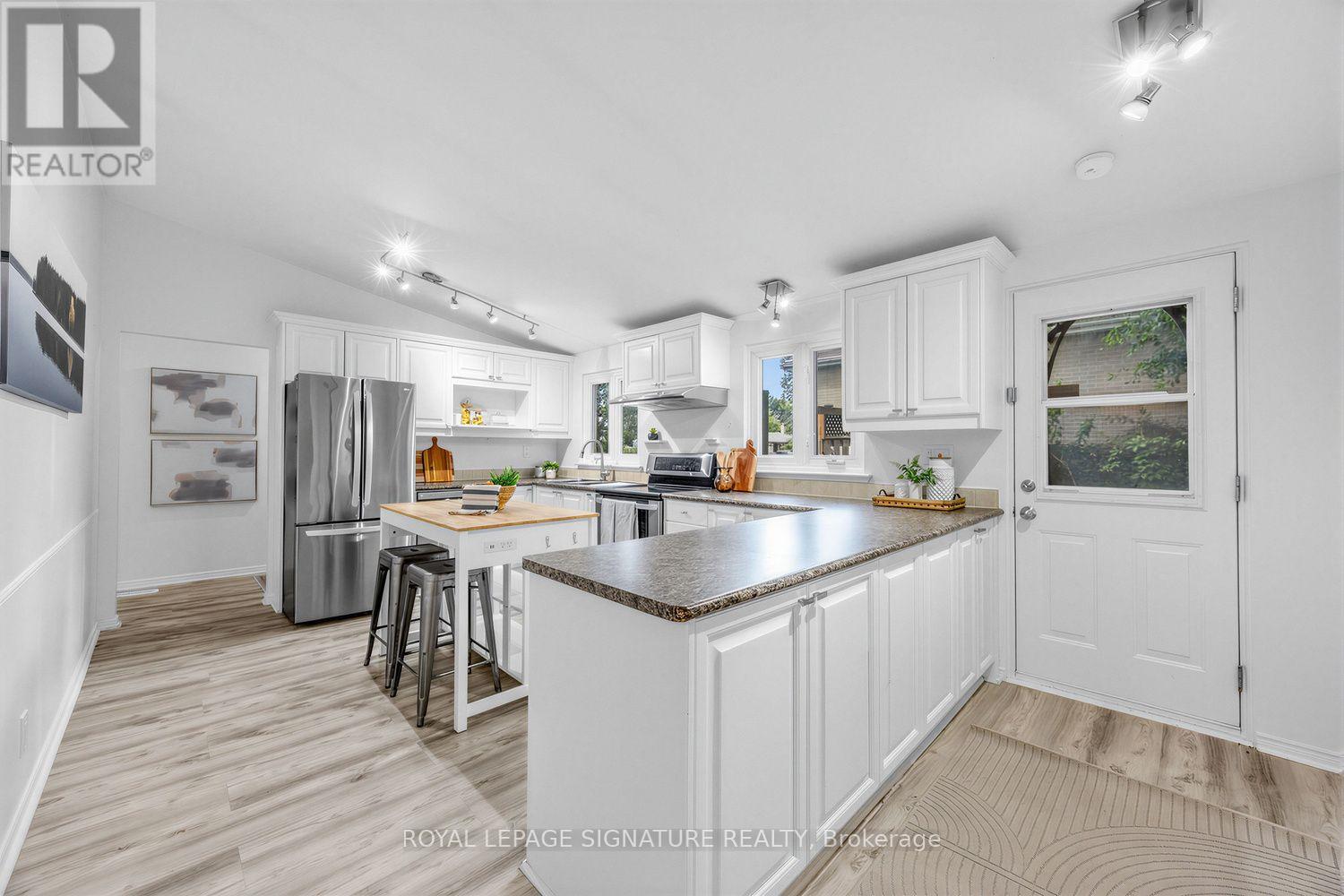 821 Krosno Boulevard, Pickering, Ontario  L1W 1G7 - Photo 12 - E13700828