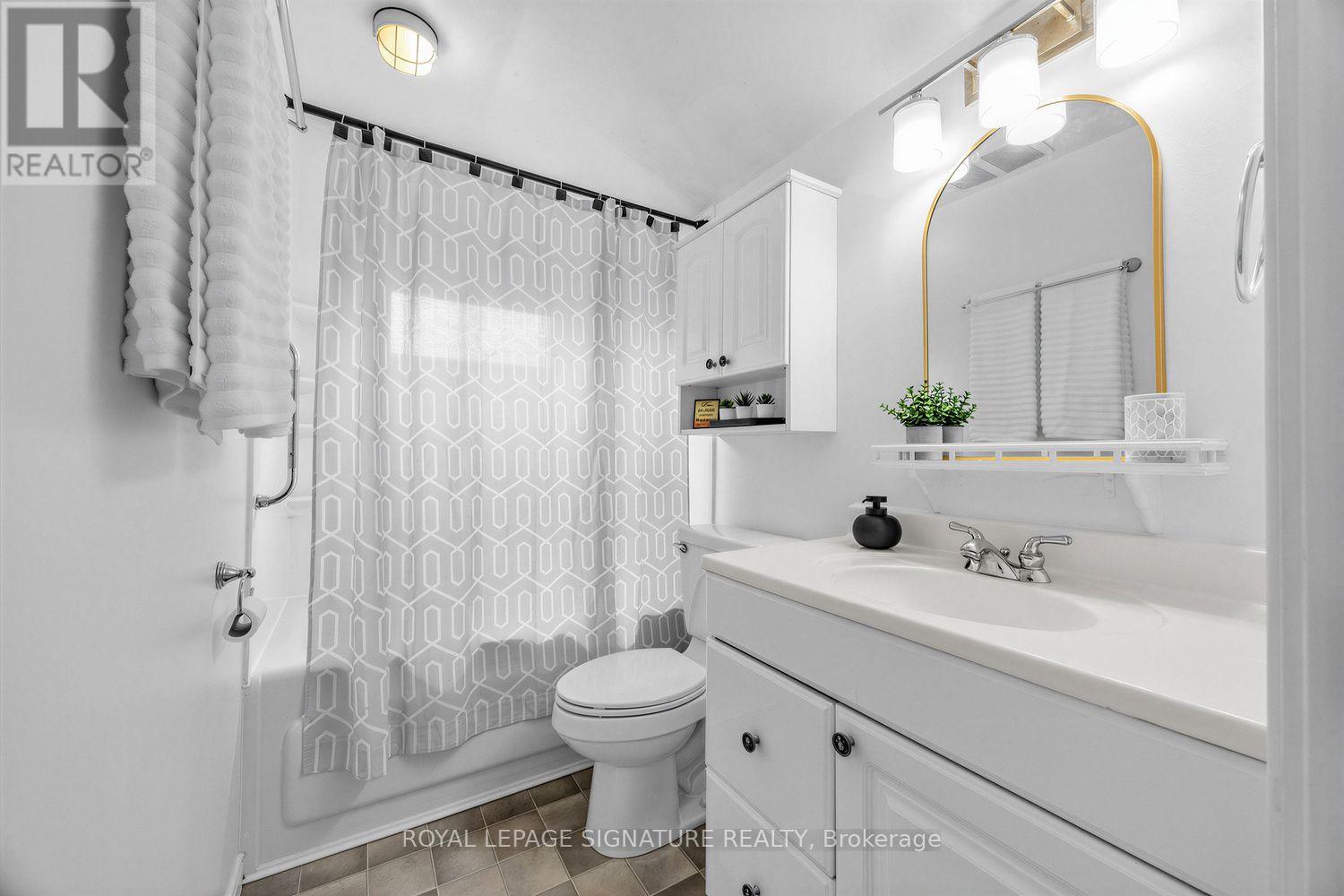 821 Krosno Boulevard, Pickering, Ontario  L1W 1G7 - Photo 14 - E13700828
