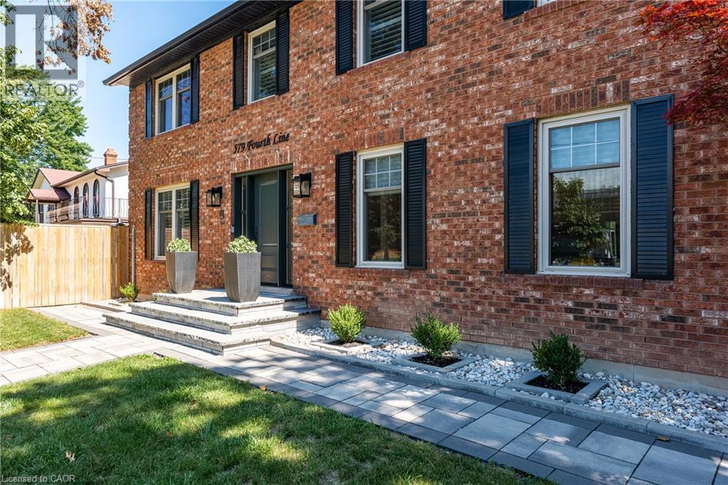 579 Fourth Line, Oakville, Ontario  L6L 5B1 - Photo 4 - 40857284