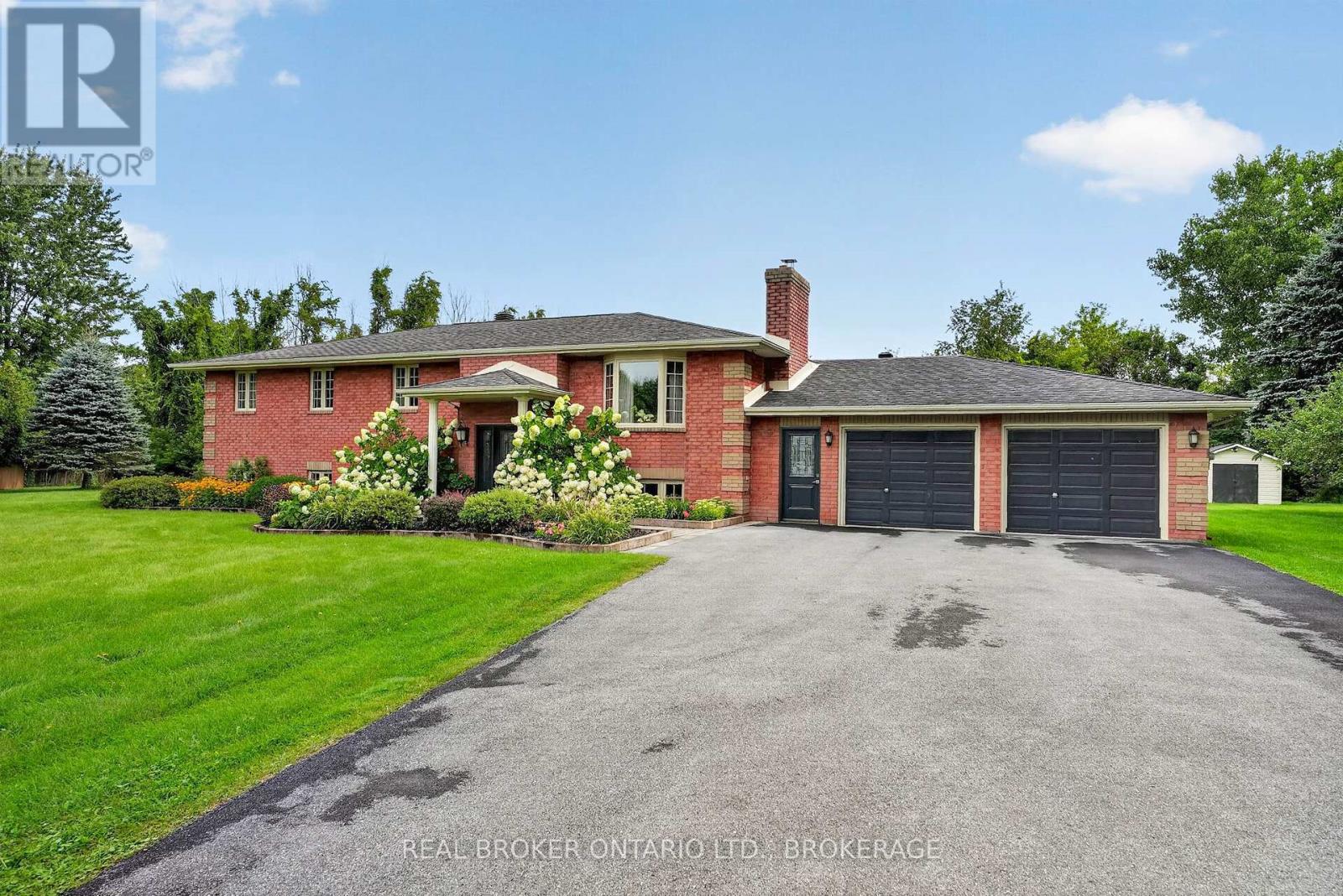 6495 Clifford Avenue, South Glengarry, Ontario K6H 7H9 - Photo 2 - X13701006