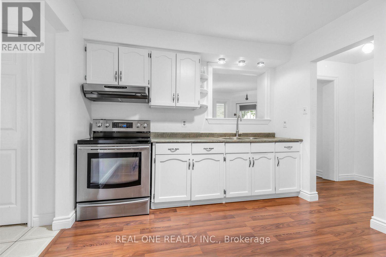 10 Devins Drive, Aurora, Ontario  L4G 2Z1 - Photo 7 - N13700902
