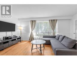 10 DEVINS DRIVE, Aurora, Ontario