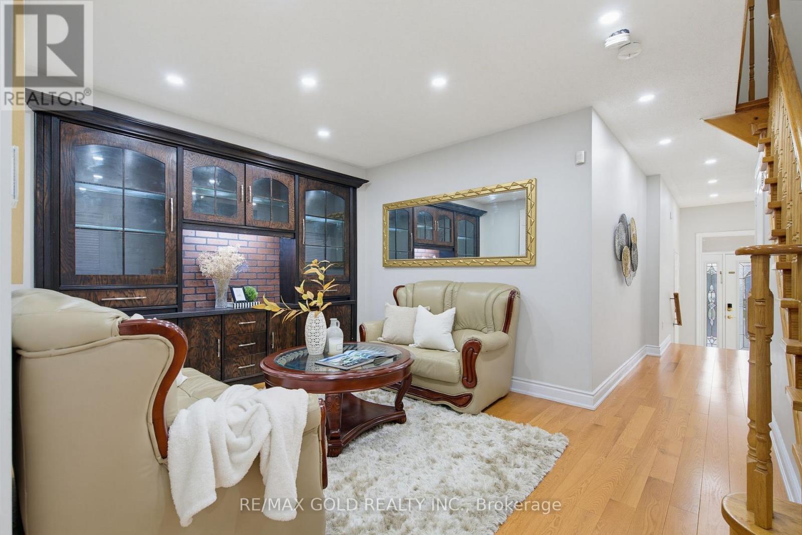 46 Sand Cherry Crescent, Brampton, Ontario L6R 3B1 - Photo 5 - W13698034