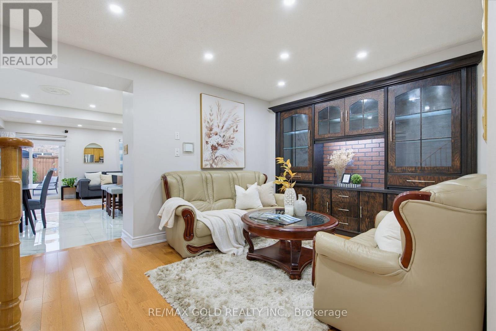 46 Sand Cherry Crescent, Brampton, Ontario L6R 3B1 - Photo 4 - W13698034