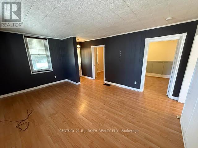 26 Caroline Street, Barrie (City Centre), Ontario  L4N 2S3 - Photo 3 - S13700878