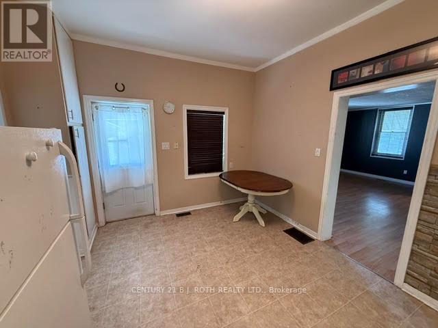 26 Caroline Street, Barrie (City Centre), Ontario  L4N 2S3 - Photo 6 - S13700878