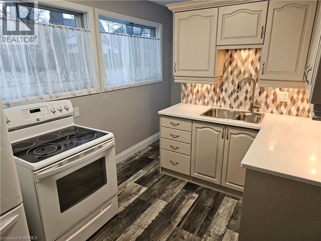 71 Grand River Street S, Paris, Ontario  N3L 2B5 - Photo 12 - 40855993