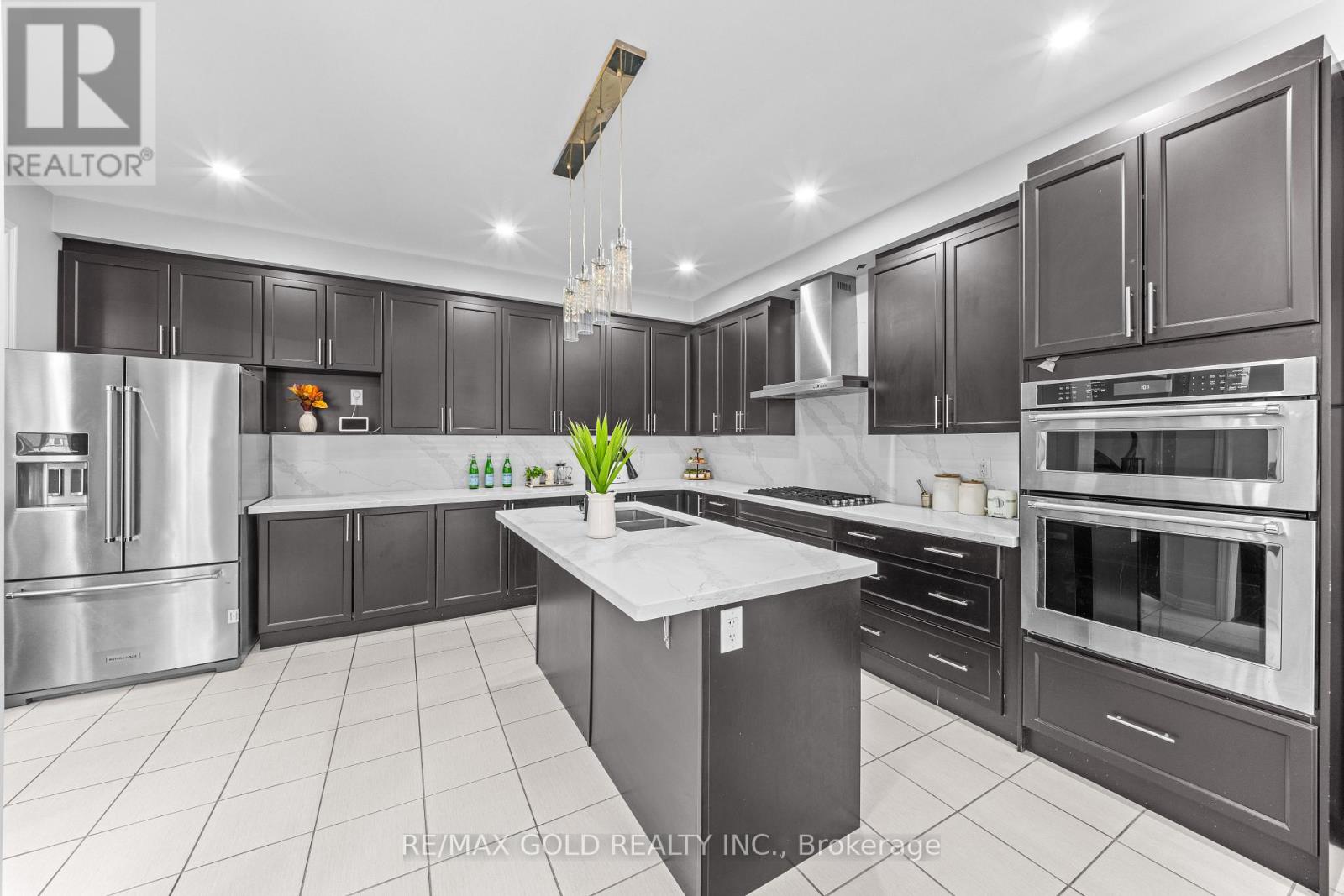 9 Goderich Drive, Brampton, Ontario  L7A 5A7 - Photo 12 - W13700772