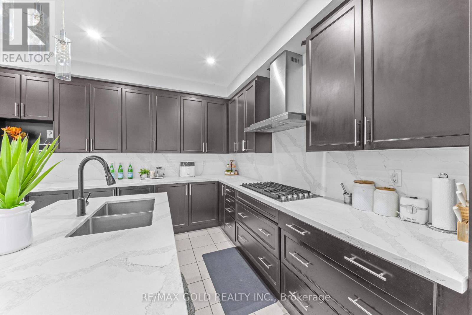 9 Goderich Drive, Brampton, Ontario  L7A 5A7 - Photo 14 - W13700772