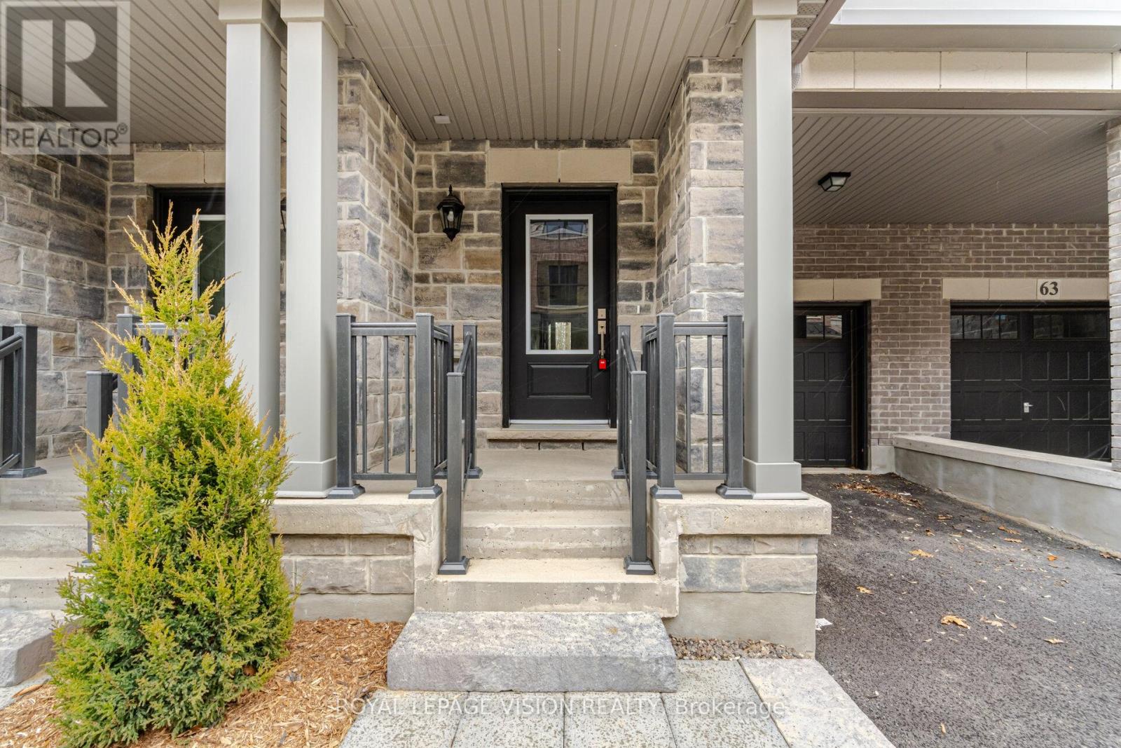 61 Folcroft Street, Brampton, Ontario  L6Y 6L3 - Photo 2 - W13700884