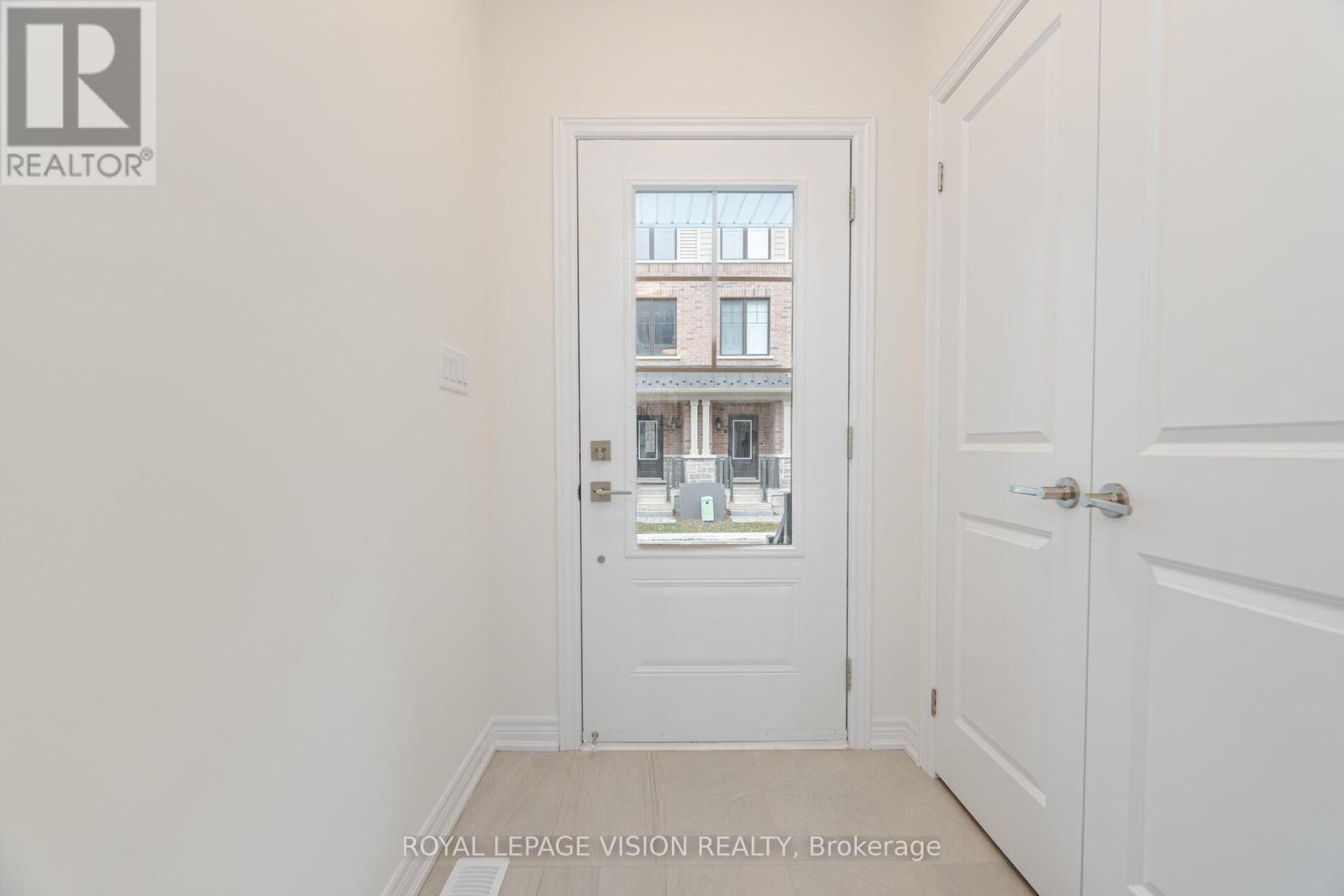 61 Folcroft Street, Brampton, Ontario  L6Y 6L3 - Photo 3 - W13700884