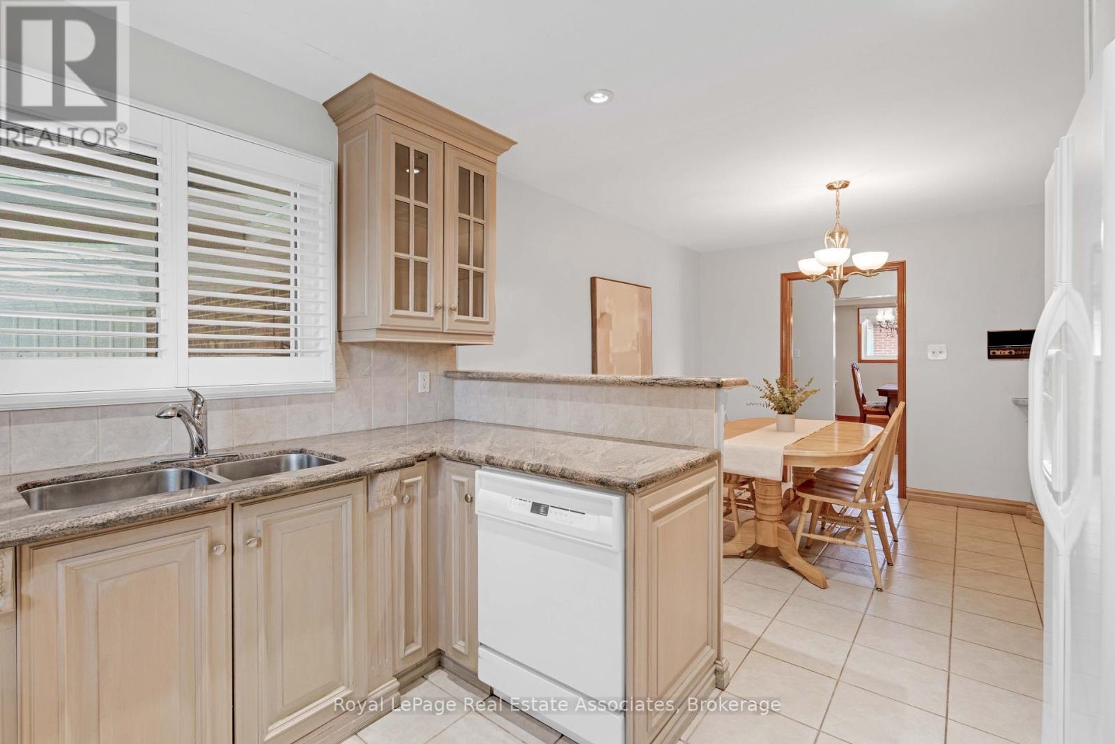 2535 Privet Crescent, Mississauga, Ontario  L5B 2S5 - Photo 15 - W13700886