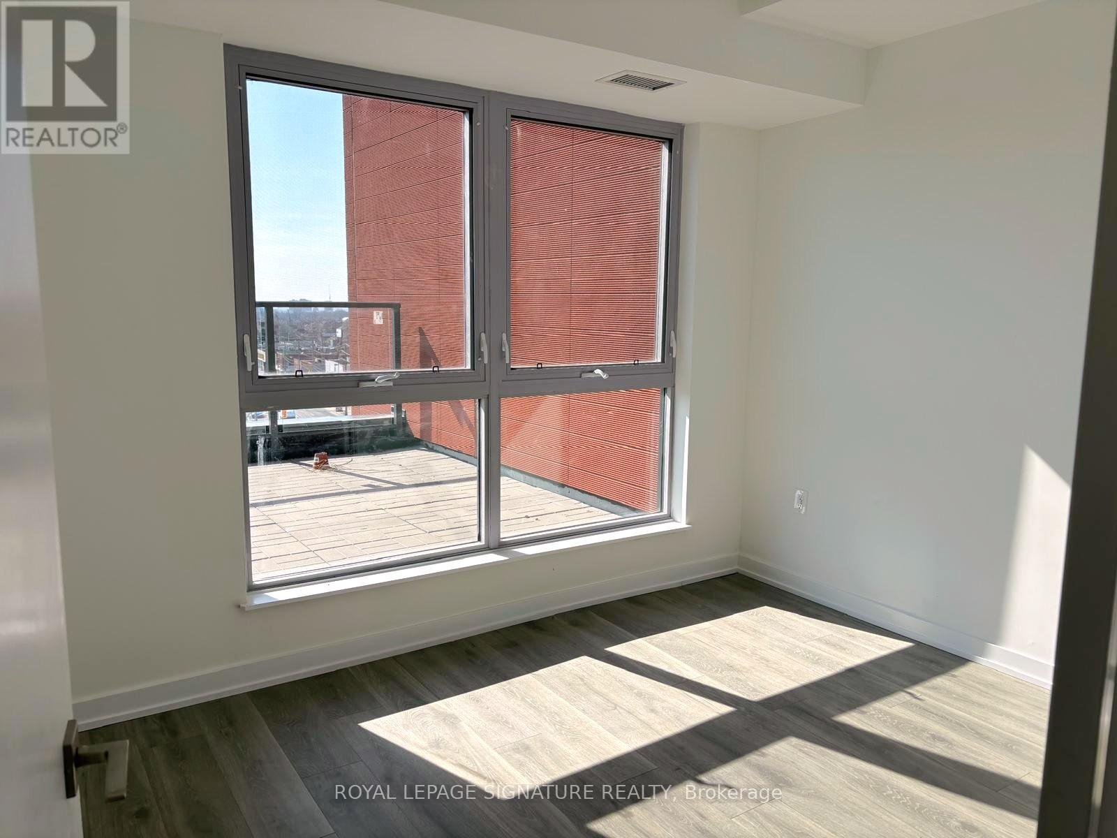 Ph806 - 2433 Dufferin Street W, Toronto, Ontario  M6E 3T3 - Photo 12 - W13700888
