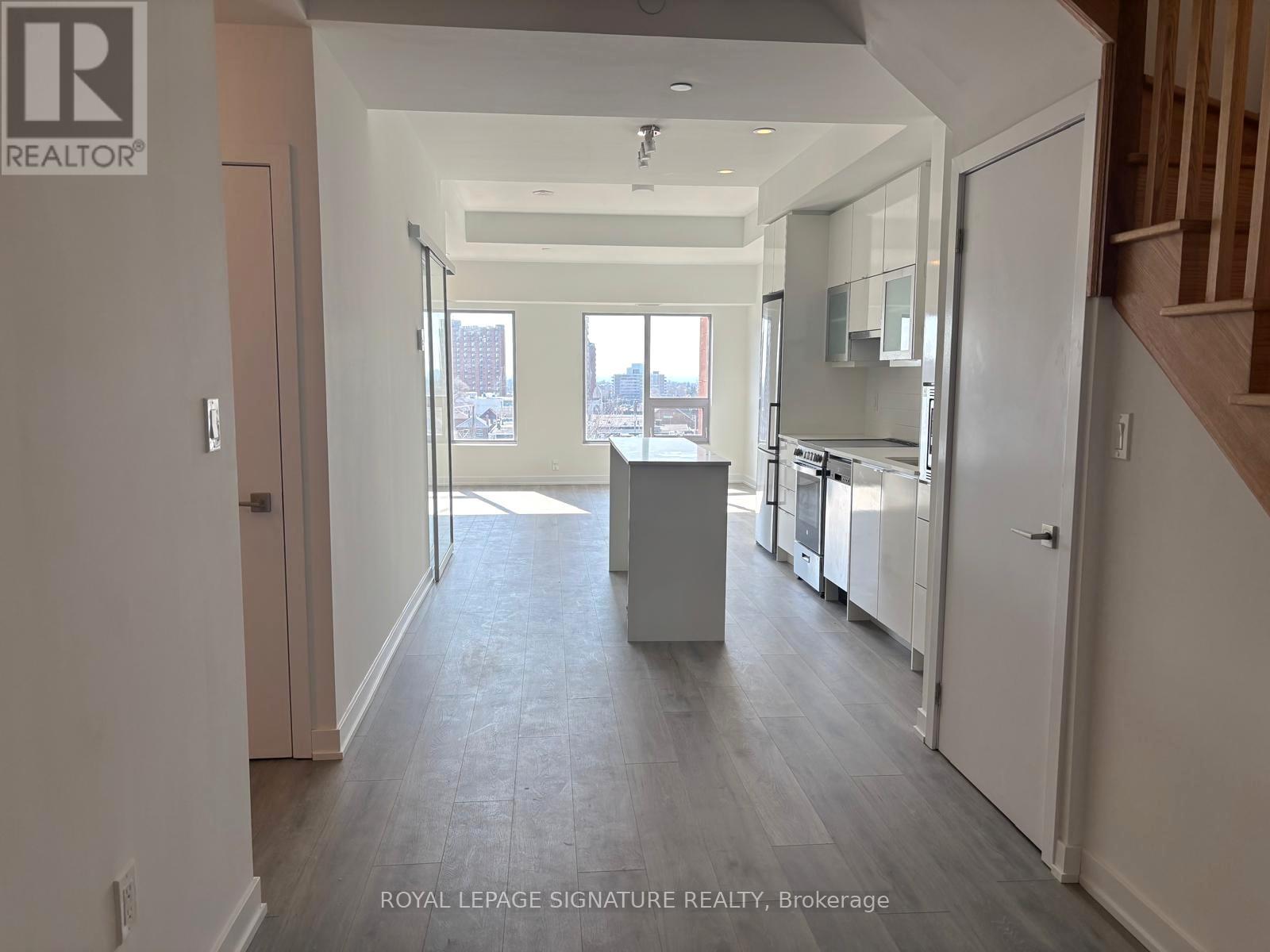 PH806 - 2433 DUFFERIN STREET W