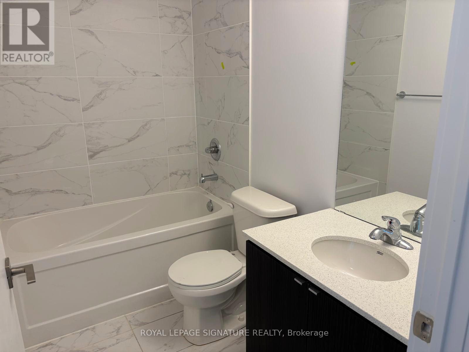 Ph806 - 2433 Dufferin Street W, Toronto, Ontario  M6E 3T3 - Photo 9 - W13700888