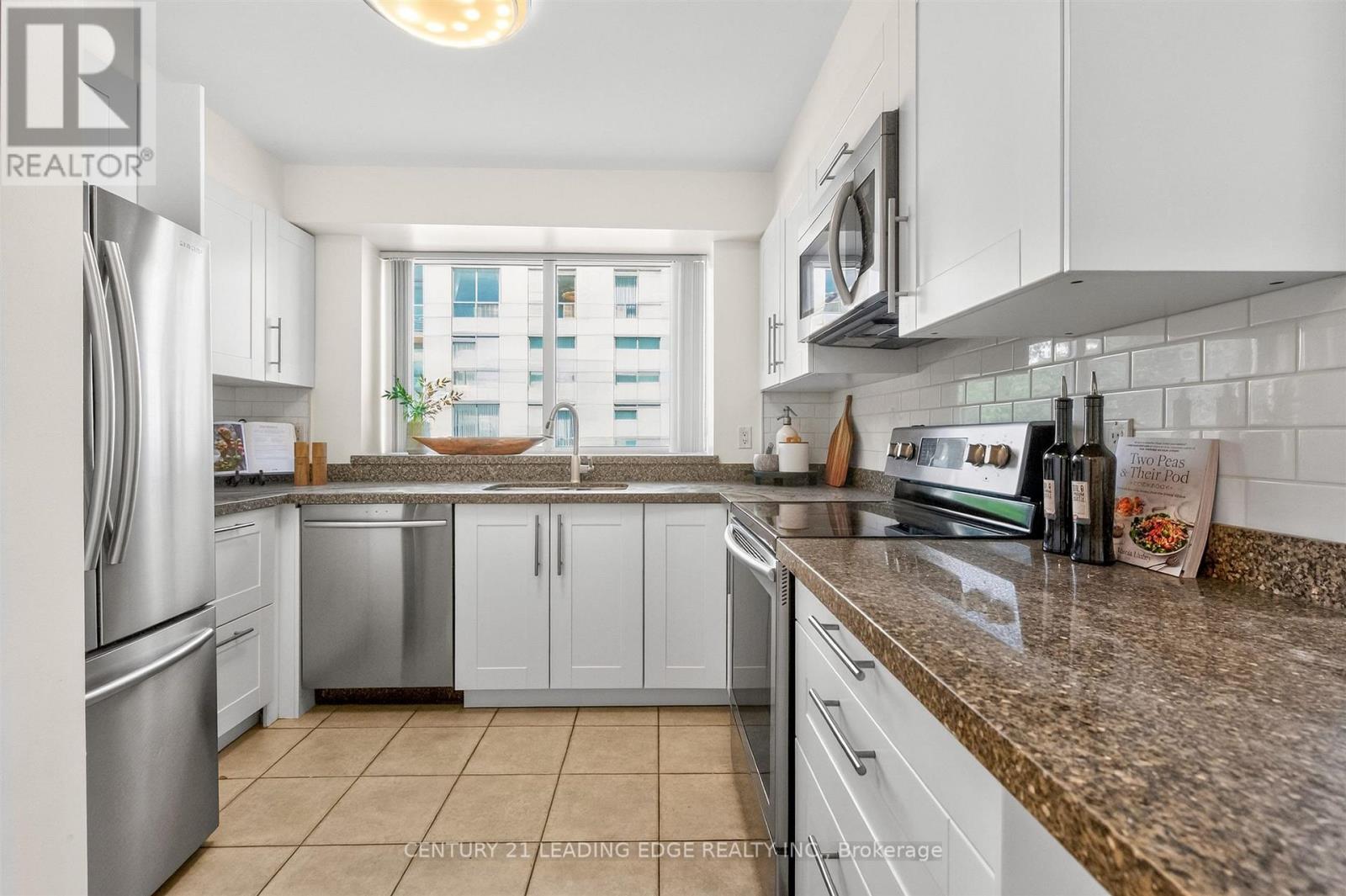 403 - 2585 Erin Centre Boulevard, Mississauga, Ontario  L5M 6Z7 - Photo 3 - W13700906