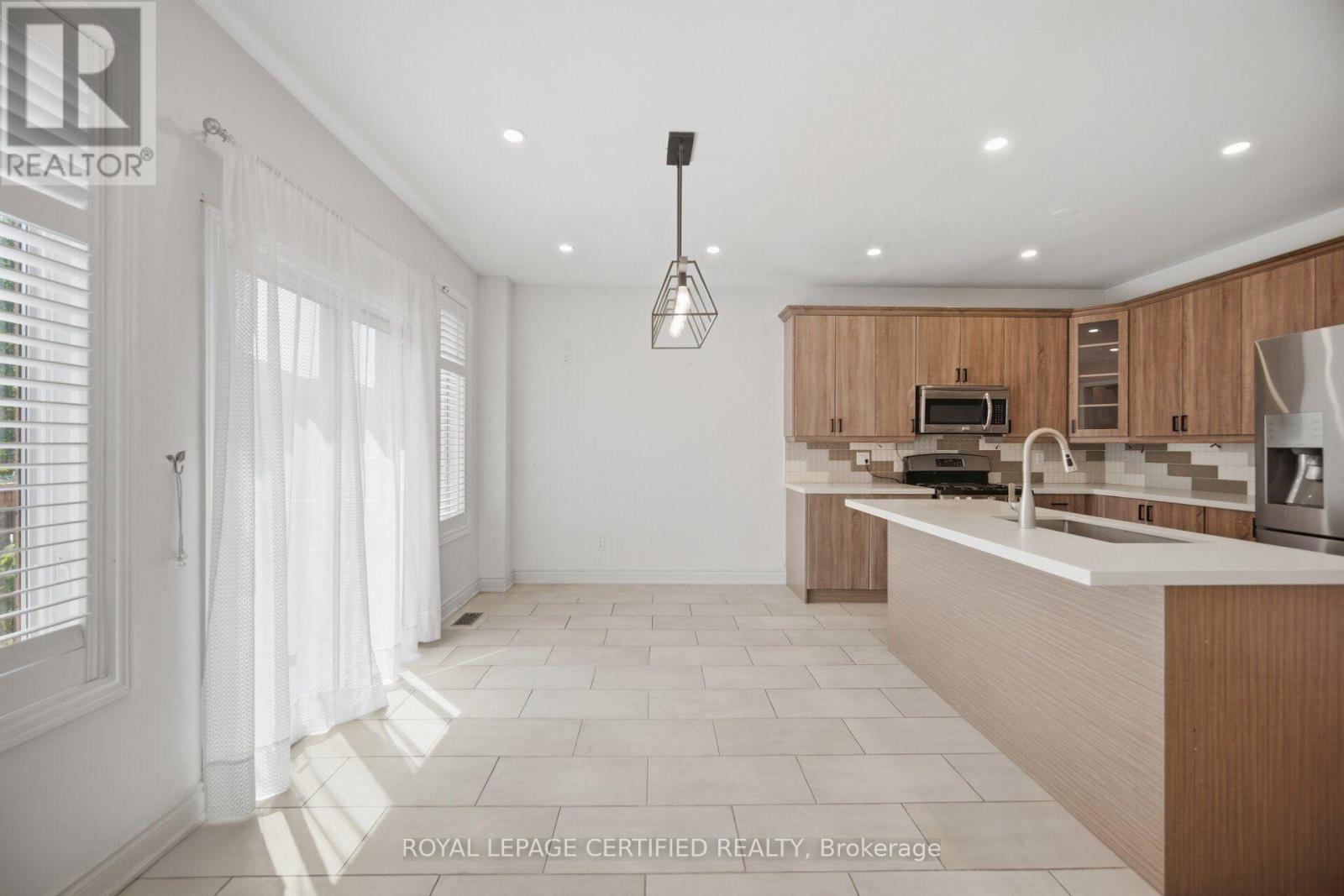 426 Black Drive, Milton, Ontario L9T 6S1 - Photo 10 - W13700938