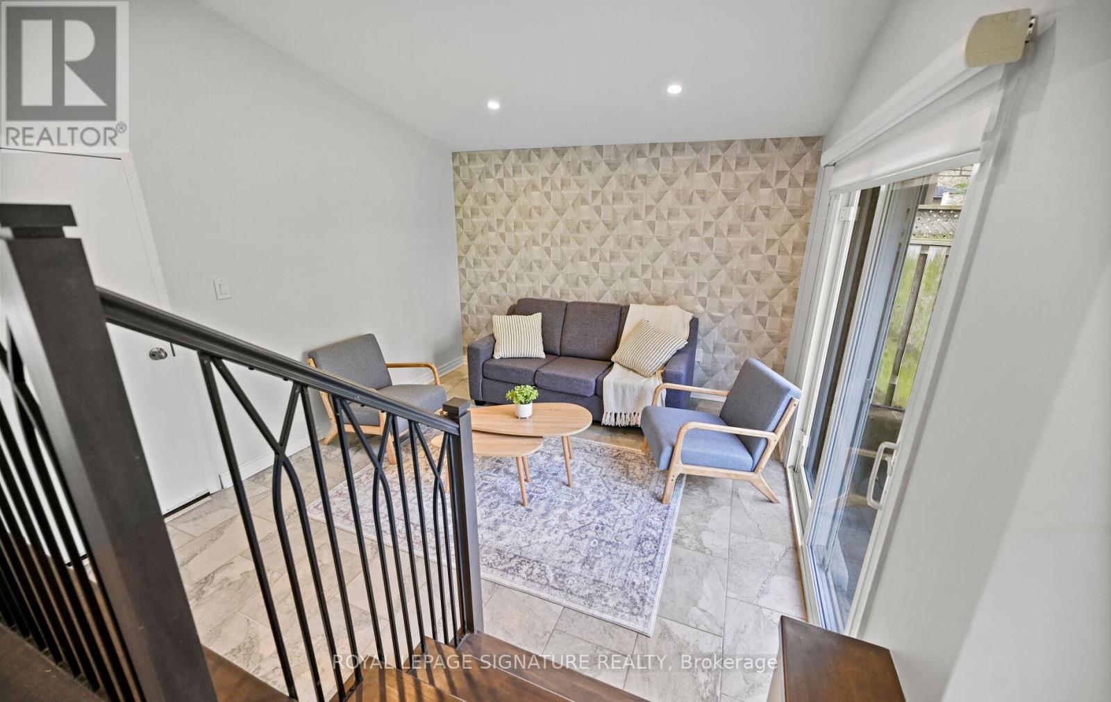 1207 Pinegrove Road, Oakville, Ontario  L6L 2W8 - Photo 9 - W13700962