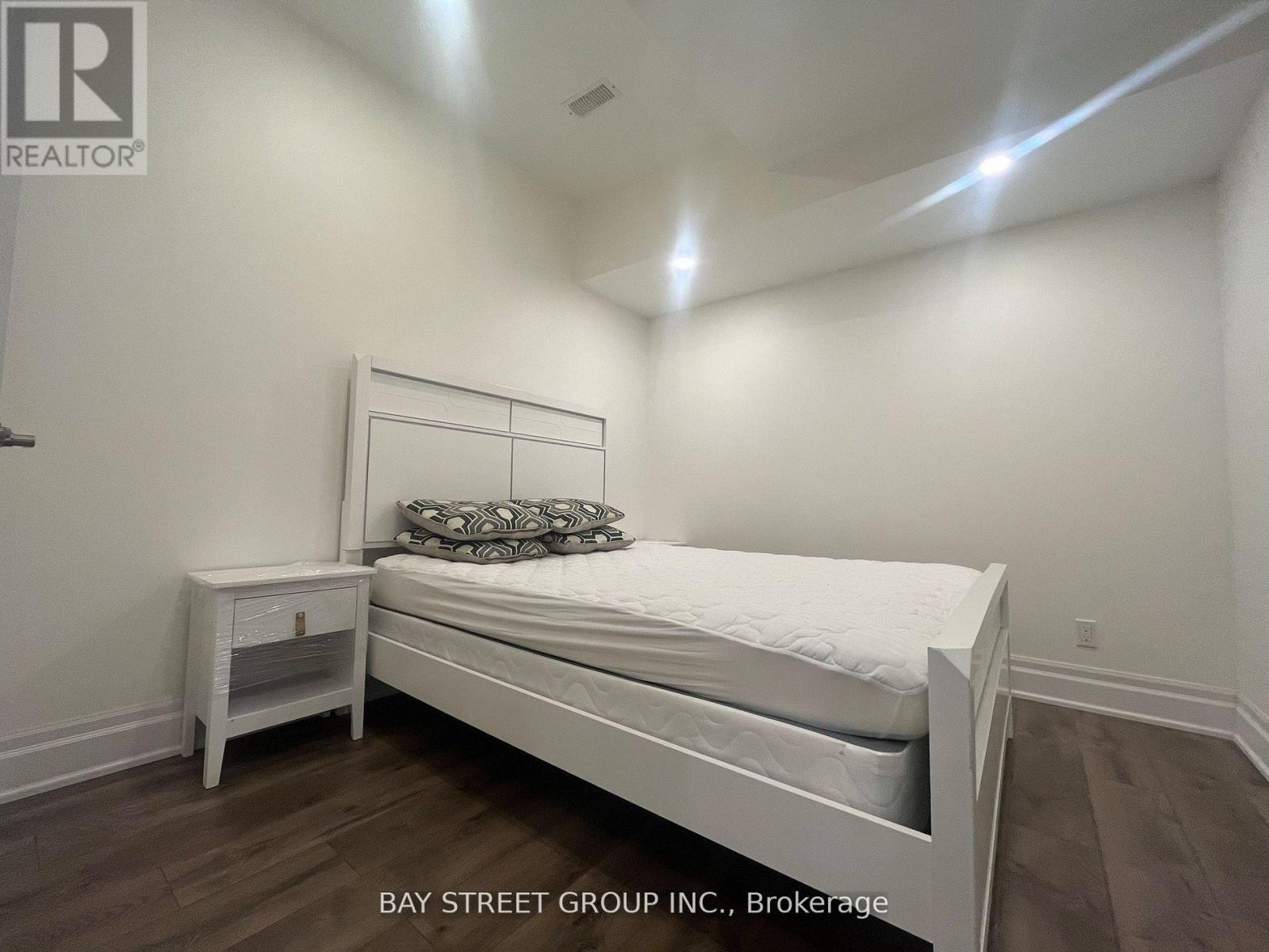 Lower - 1243 Bridge Road, Oakville, Ontario L6L 2C3 - Photo 10 - W13700992