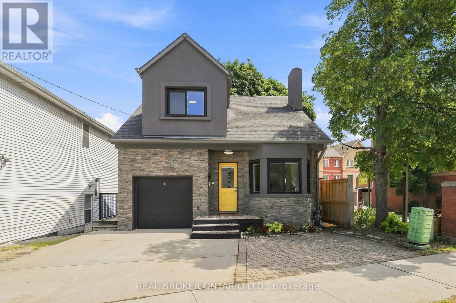 <div class="slider-price">$999,000</div><p>671 Scarlett Road, Toronto, Ontario</p>